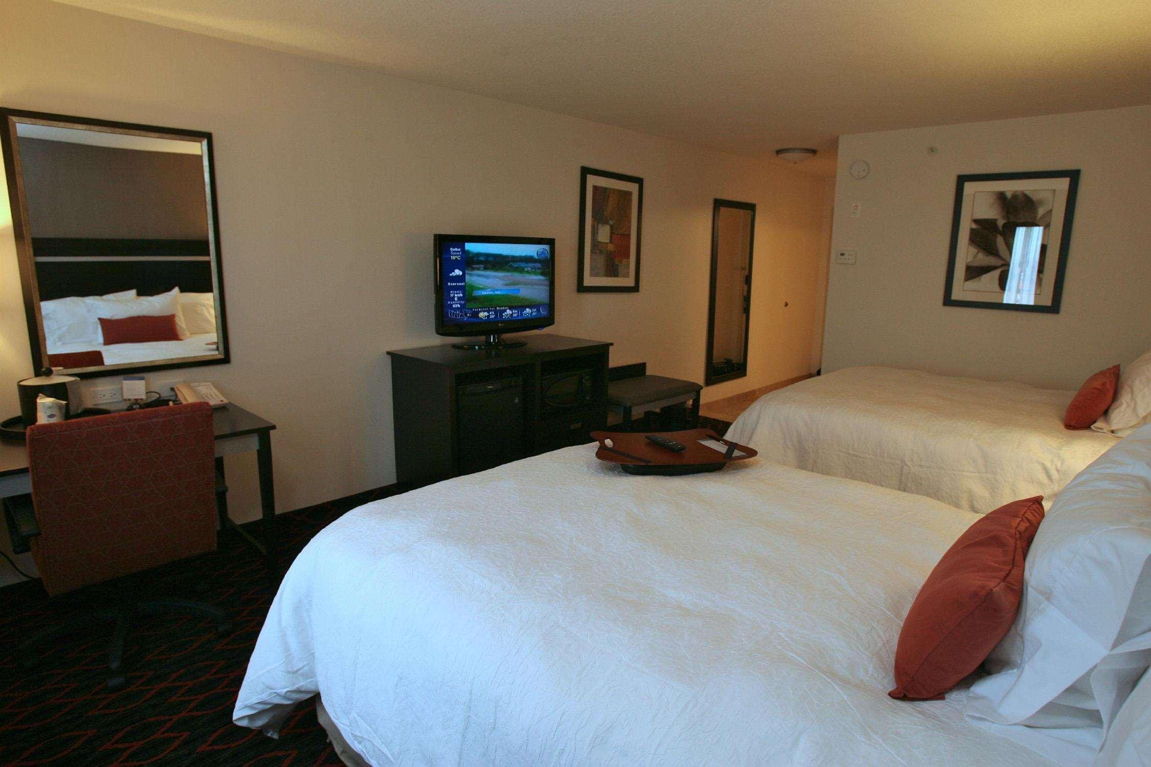 Hampton Inn & Suites Red Deer Penhold Quarto foto
