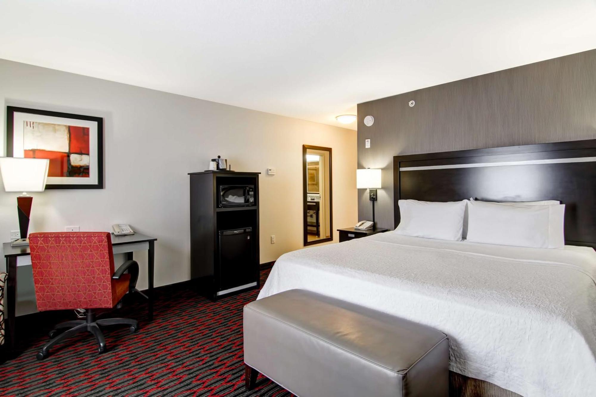 Hampton Inn & Suites Red Deer Penhold Exterior foto